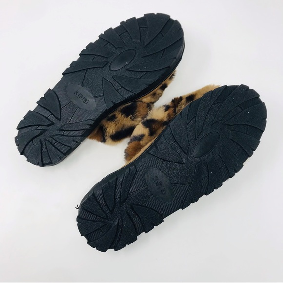 Willow & Ruby Leopard Faux Fur Slippers - Picture 5 of 7